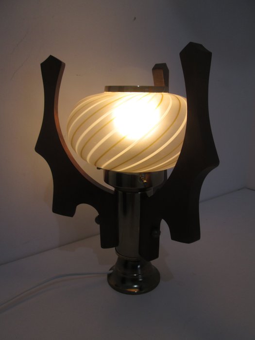 Lâmpada - futurista - aço-madeira-vidro