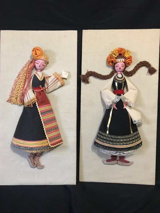 Cooperation Esperantienne Bulgare Ongelooflijke Sofiotes (Bulgaren) in ceremonieel kostuum - Wandtapijt (2)  - 50 cm - 25 cm