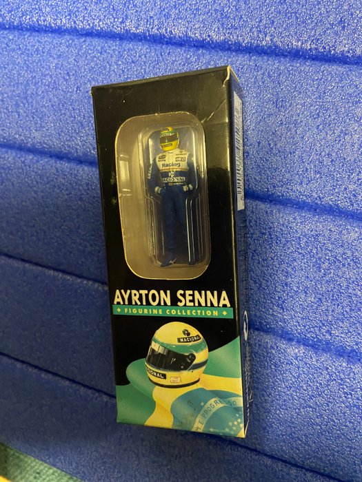 Minichamps, Ayrton senna fundation 1:43 - Modellbil - figure  & adult cap - Senna caps og figur