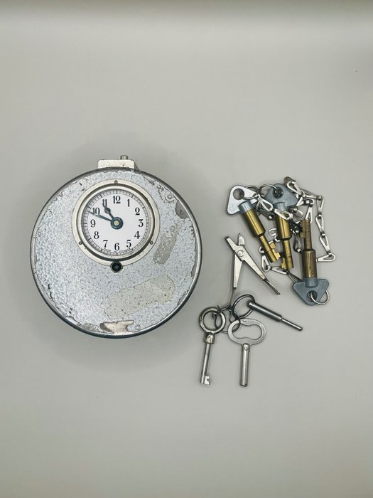 Închisoare, ceas din fabrică - metal - 1960-1970