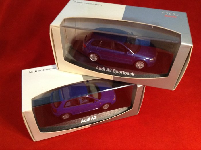 Minichamps 1:43 - Modelbil  (2) -Audi Promotional - ref. #5010403013 - Audi A3 Fastback Saloon Berlina 2008 - met. blue - Audi Kampagne - ref. #2.00.000.01487.003 - Audi A4 Sedan 2002- blå
