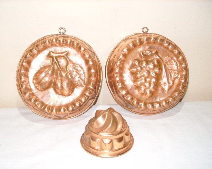 Drie antieke koperen bak- of puddingvormen - Stekepanne - Kobber