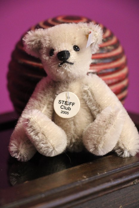 Steiff clubgeschenk teddybeertje 2005 - Mackó - 2000-2010 - Németország