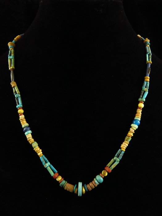 Égypte ancienne Collier composé de perles Momie Faïence, Verre et Or - 45 cm  (Sans Prix de Réserve)