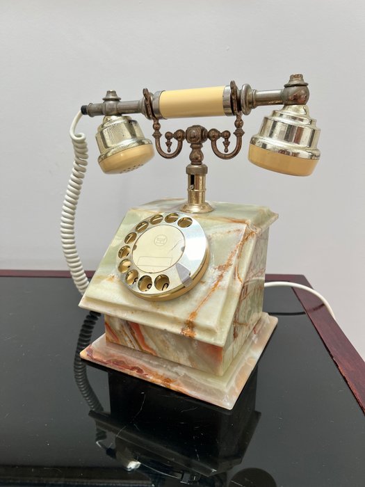 模擬電話 - 縞瑪瑙, 黃銅