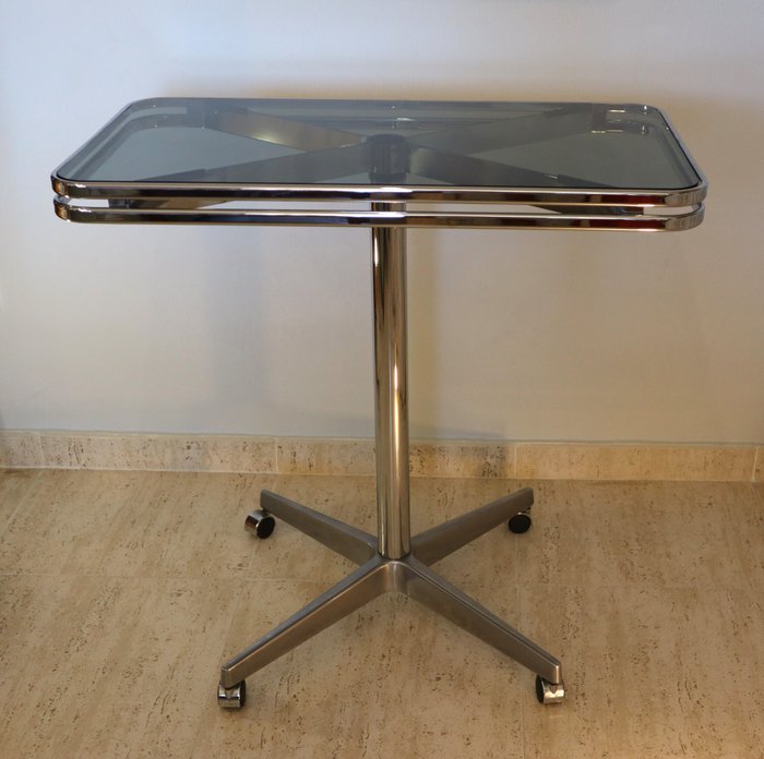 桌子 - 铝、铬钢 - 烟色玻璃