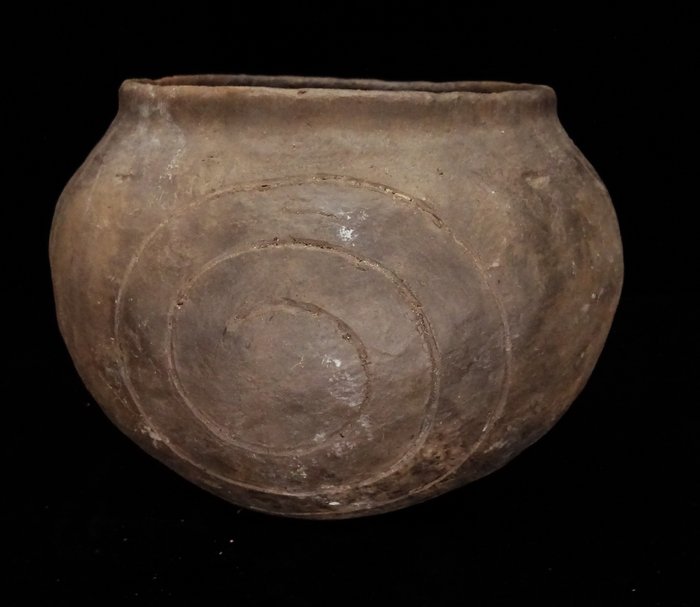 中世纪 - 非常罕见的带有雕刻装饰的花瓶 - 荷兰 - 法兰克/维京时期 - 8 / 10 世纪