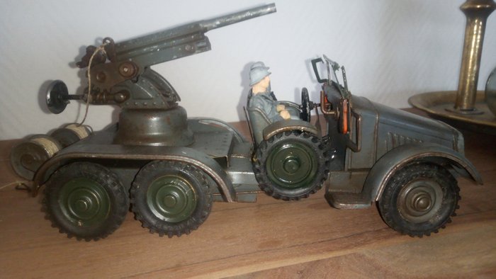 Hausser - Cheie pentru jucării din tinichea Camion cu steag Hausser Krupp - 1930-1939 - Germania