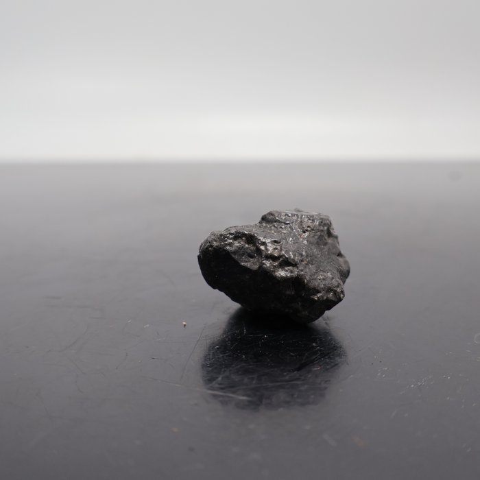 CM2 MEGET Sjælden, kun 910 gram i verden NWA 12917. hel sten - 8.6 g