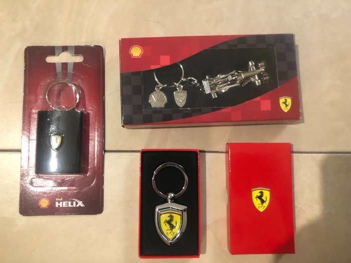 钥匙链 - Ferrari - 3 Portachiavi Ferrari in metallo