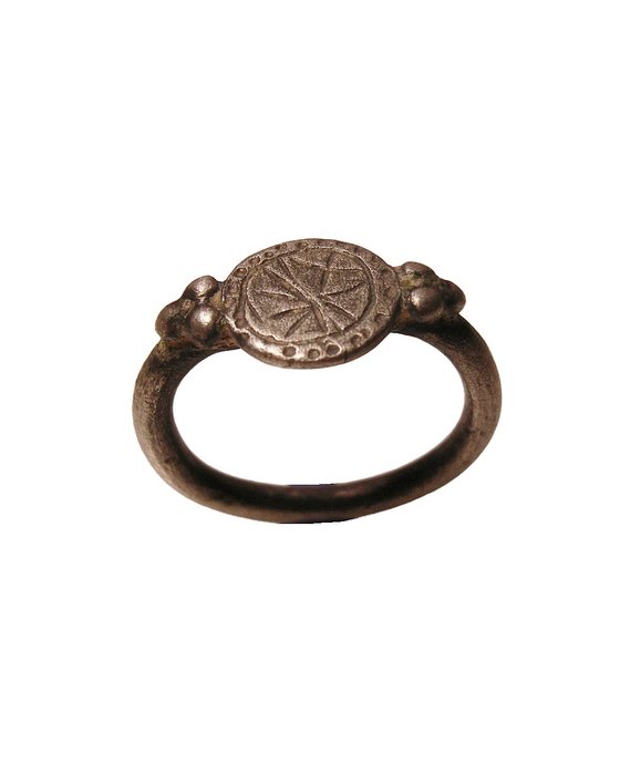 中世紀，十字軍時代 古董中世紀手指戒指，帶有十字符號，由銀製成，聖殿騎士戒指系列？十字軍戒指 戒指