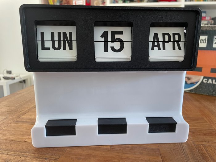 Φιγούρα - Πλαστικό, Χειροκίνητο διαρκές ημερολόγιο από τη δεκαετία του 1970