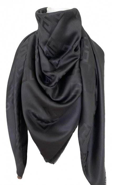 Givenchy - seta lana motivi grandi 4G all over nero 140x140 - Scialle