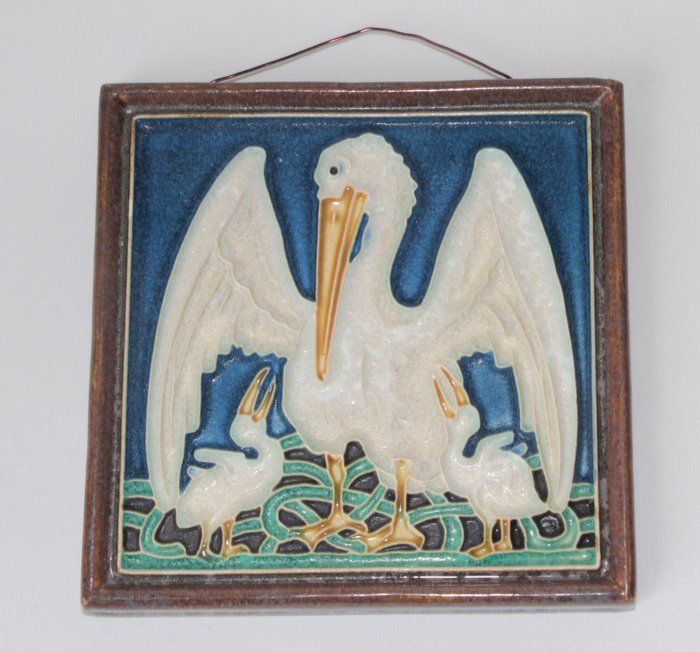 Fliese - Pelikan mit Jungen - De Porceleyne Fles, Delft - L.E.F. Bodart (1888 - 1933) - Art Deco - 1920-1930 