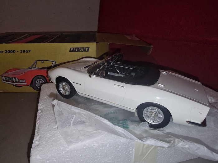Laudoracing 1:18 - 模型轿车 - Dino Spider 2000 1967