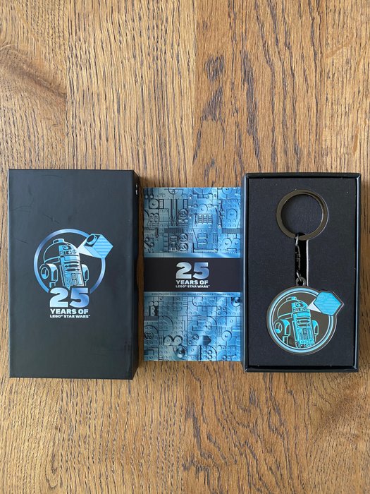 Lego - Star Wars - Exclusive 25-Years - 2024 MAY THE 4rth LIMITED EDITION- metal keychain