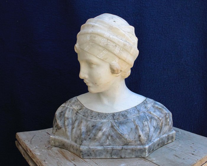 Guglielmo Pugi (1850-1915) - Büste, Busto fanciulla - Scolpita a mano - 31 cm - Marmor, Arabescato-Marmor und weißer Statuenmarmor aus Carrara