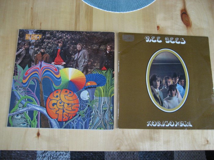 Bee Gees - Bee Gees 1St (italy), Horizontal(UK) - Titluri multiple - Disc vinil single - 1st Mono pressing - 1967