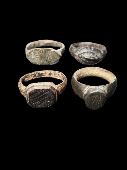 中世紀前期 青銅色, 大量 4 件（部落） 戒指  (沒有保留價)