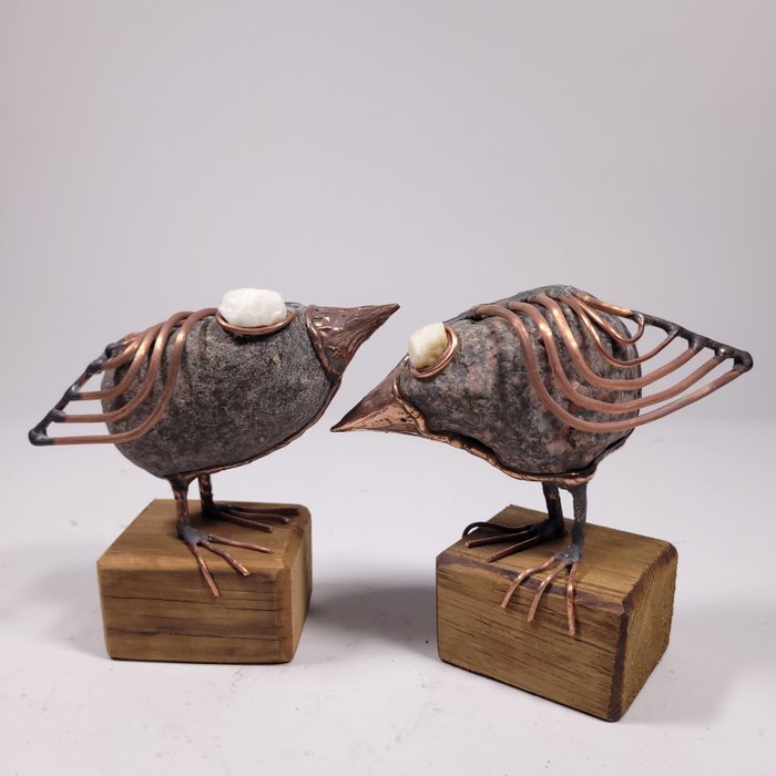 Jacek Drzymała ( XX- XXI) - 雕塑, Handmade stone Birds - Set of 2 - No reserve - 12 cm - 木, 石（矿石）, 铜 - 2023