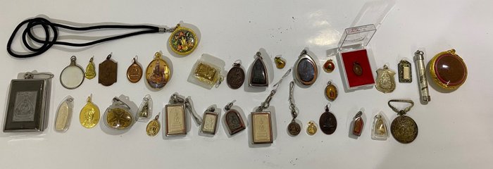 Sammlung von 34 Talismanen und Amuletten - Buddha - Thailand  (Ohne Mindestpreis)