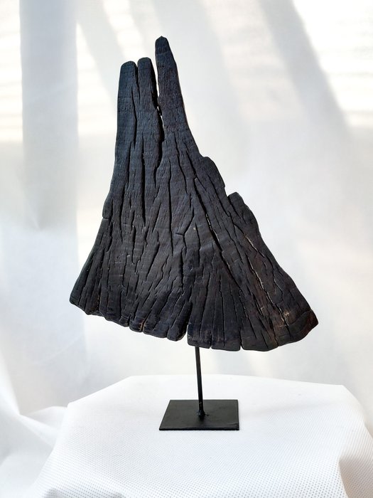 THE FOREST Art & Woodworking Studio - M. Paszko - Skulptur, Eruptive Whispers - 33 cm - Træ - 2024