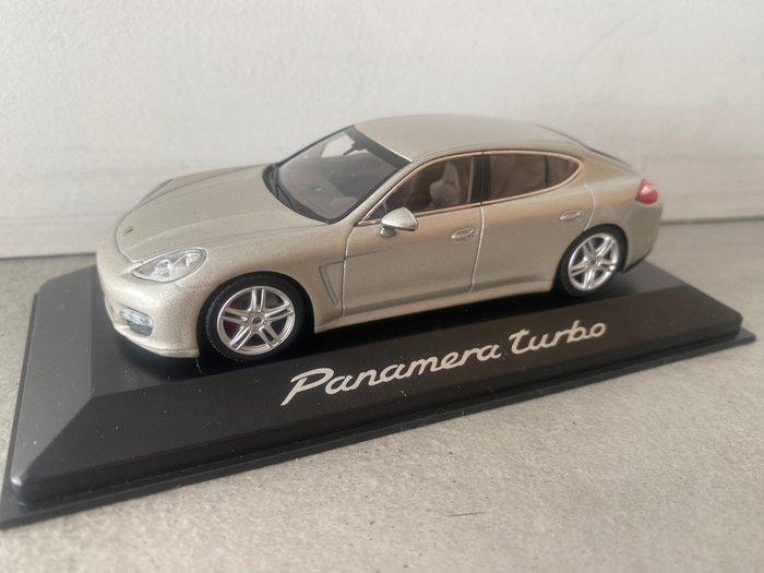 MiniChamps 1:43 - 模型賽車 - Porsche Panamera Turbo