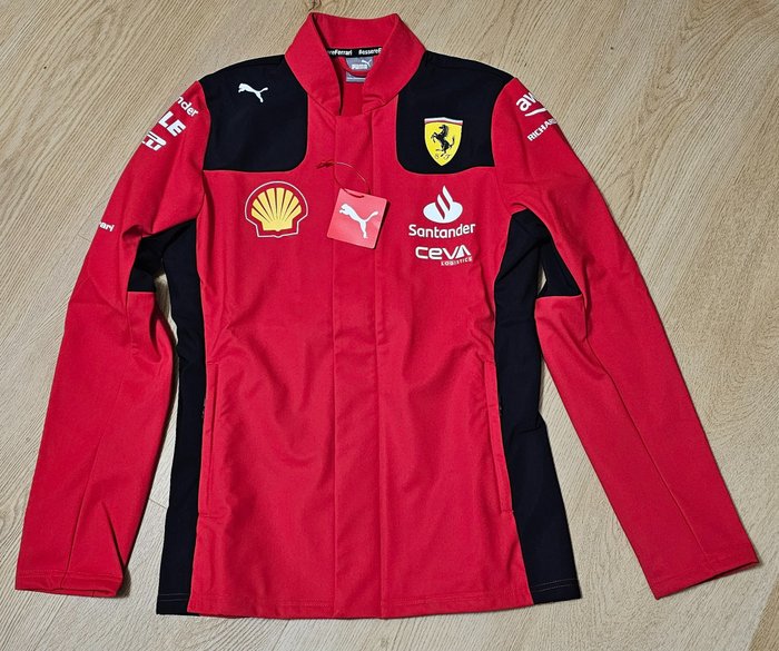 Ferrari - Formel 1 - 2023 - Teamkleidung