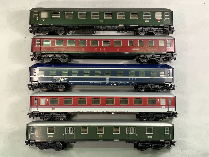 Märklin H0 - 4130/4055/4026/4024/4023 - Carruagem de passageiros de modelismo ferroviário (5) - Conjunto de 5 vagões do trem D - DB