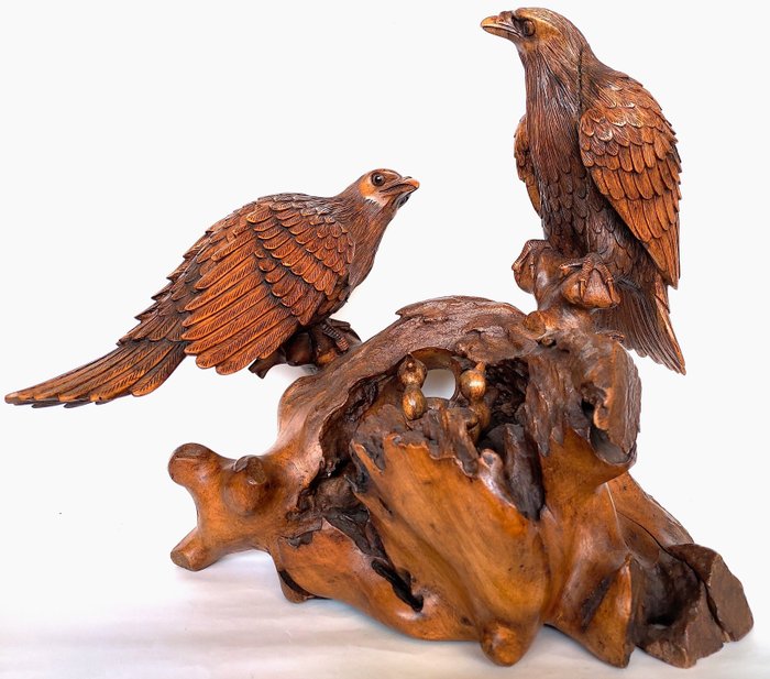 Back Forest - sculptuur, Beautiful impressive wood carving of Eagles with young - 40 cm - Hout - 1960