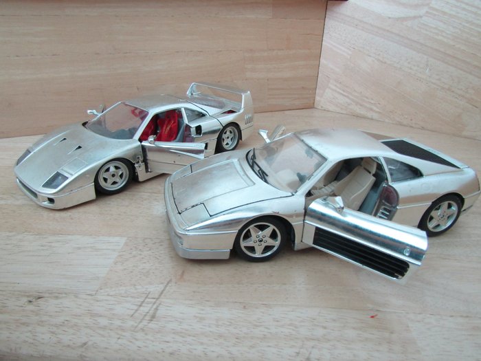 Bburago 1:18 - Modellauto - Ferrari F40(1987) - Ferrari 348 TB (1989)
