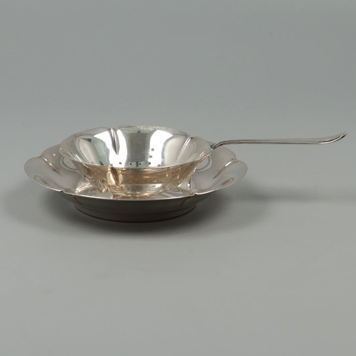 Gerritsen & van Kempen. NO RESERVE. Lekbak & - Tea strainer (2) - .833 silver