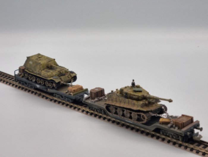 Roco, Arnold N - Pienoismallijuna (2) - Wehrmacht - raskas säiliökuljetus Wittmann Tiger Panzer 007:llä ja Jagtpanzer Elefant 501:llä - - DR (DRB)