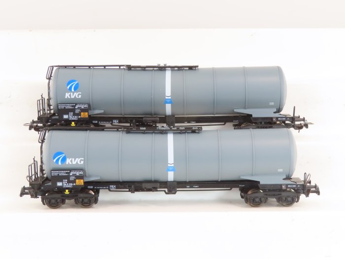 Piko H0轨 - Uit set 58001 - 模型火车货运车厢 (2) - 2 KVG 四轴油罐车 - DB
