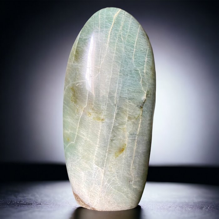 Garnieryt - Zielony kamień księżycowy - Grupa serpentyn - Wysokość: 220 mm - Szerokość: 110 mm- 1845 g