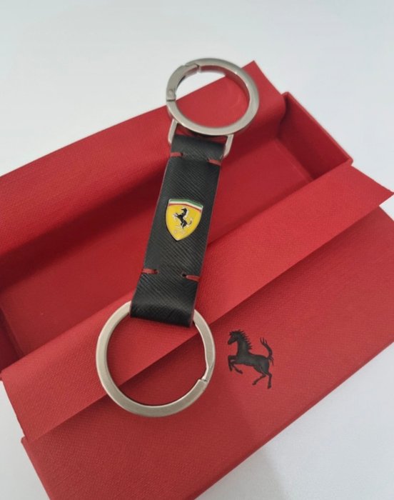 Saffiano læder nøglering - Ferrari