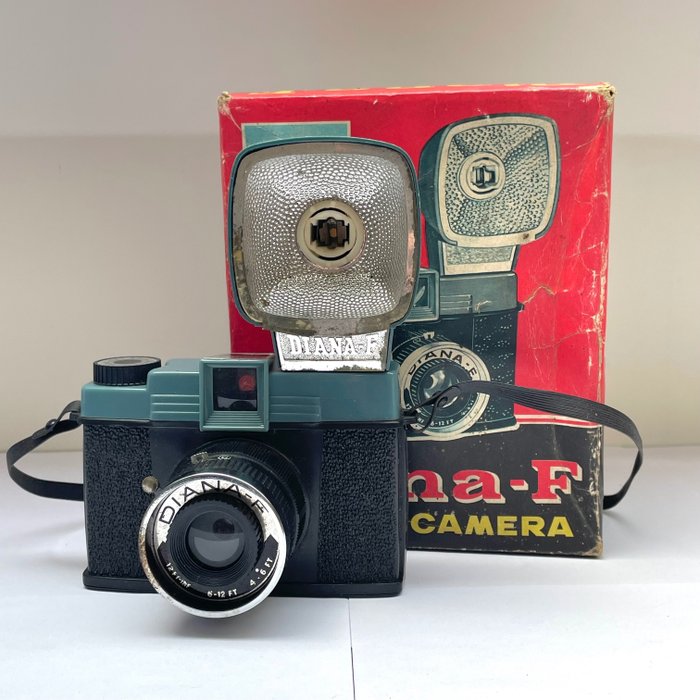 Diana - F Flash Camera 1960 with original box Appareil photo argentique