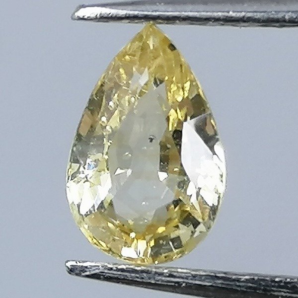黄色蓝宝石 - 0.66 ct