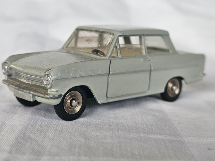 Dinky Toys 1:43 - Modellbil - ref. 540 Opel Kadett - Laget i Frankrike i 1963