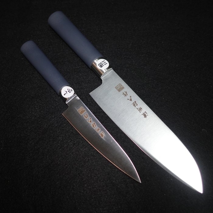 Noshu Magoroku 濃州孫六 - Kjøkkenkniv - Santoku 三得(flerbrukskniv) og skrellekniv -  Japansk kjøkkenkniv - Stål (rustfritt stål) - Japan