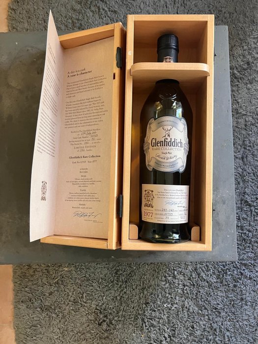 Glenfiddich 1977 32 years old - Rare Collection Single Cask no. 22723 - Original bottling  - 70 cl 