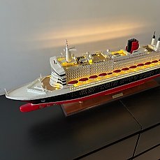 RMS Queen Mary 2 1:200 – Modelschip – Voorzien van ingebouwd licht. – Uitzonderlijk formaat