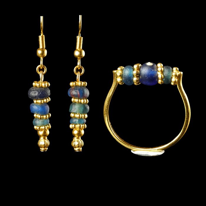 Ókori római Gyűrű és fülbevaló kék üveggyöngyökkel