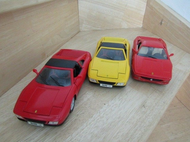 Maisto, Solido 1:18 - Modelauto  (3) - Ferrari 348 TS jaune 348 TS rouge f355
