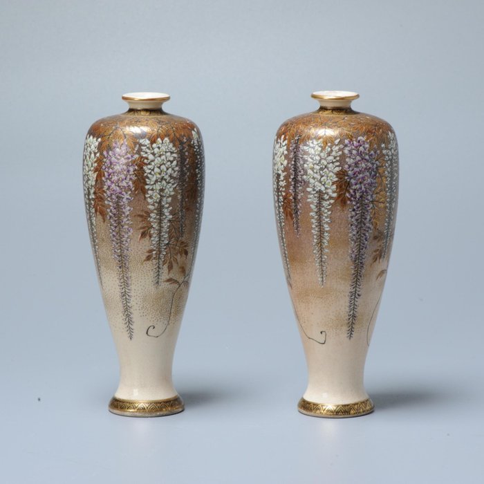 Satsuma Kanzan 桓山 Wisteria Vases with purple decor - 瓷 - 日本 - Meiji period (1868-1912)