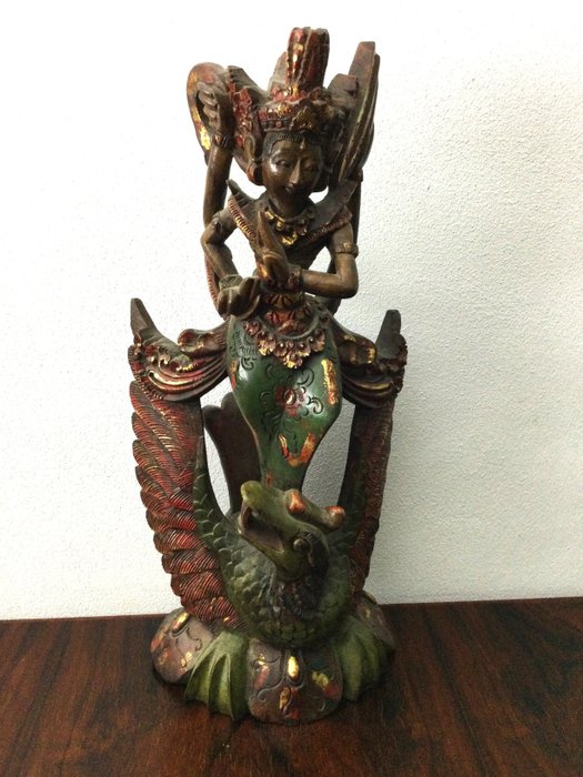 Handgeschnitzte Statue aus Bali - Saraswati - Indonesien  (Ohne Mindestpreis)