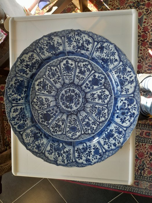 Rundt kinesisk porcelænsfad - Porcelæn - Kina - Qing-dynastiet (1644-1911)