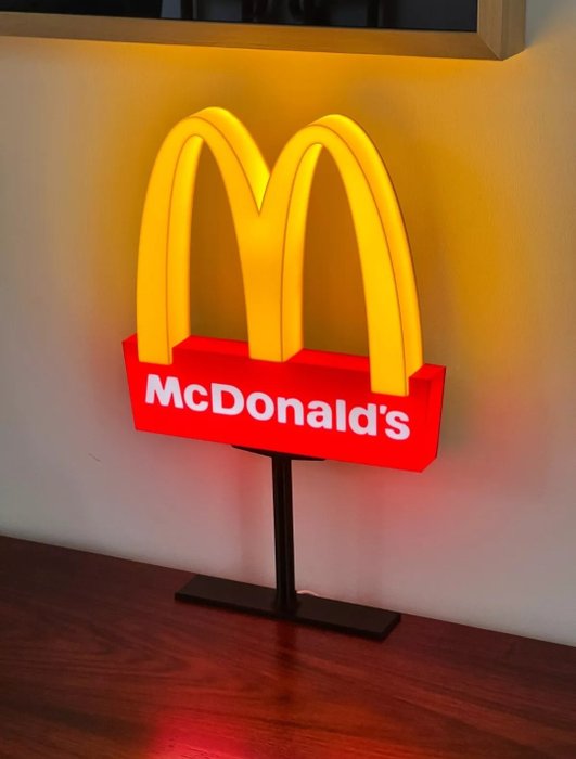LAMPADA McDonalds fan Art ( articolo appena realizzato creazione con piedistallo)  produzione - Insegna luminosa - Plastica