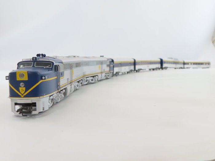 Märklin H0 - 26495 - Set di treni (1) - Treno passeggeri "Montreal Limited" Con doppia trazione Alco PA-1 - Delaware & Hudson