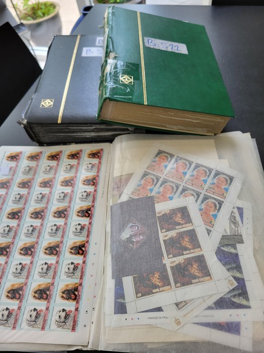British Commonwealth 1950/2002 - Riesiges Postfrisch-Posten verschiedener Kolonien in Bogenmappe und zwei dicken Einsteckbüchern